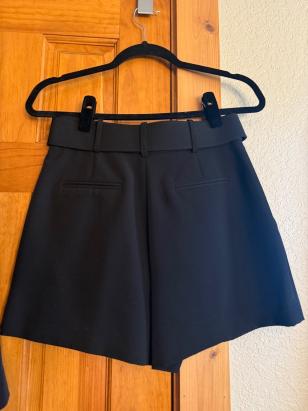 Gianni Bini Black Tailored Belted Shorts - Picture 8 of 10